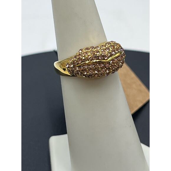 J. Crew Pink Pave Kiss Lips Gold Tone Ring Sz 5 New - Picture 6 of 15